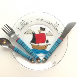 L' ensemble pirate avec son assiette et son trio de 3 petitscouverts pirate