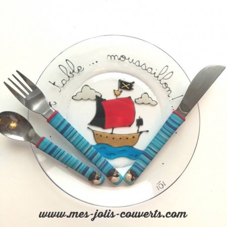 L' ensemble pirate avec son assiette et son trio de 3 petitscouverts pirate