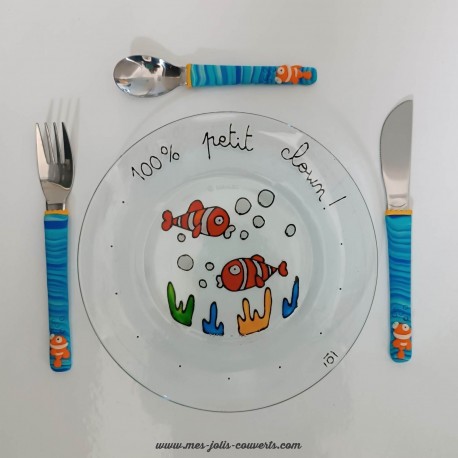 On craque pour ce petit ensemble de 3 couverts et son assiette petits poisson-clown