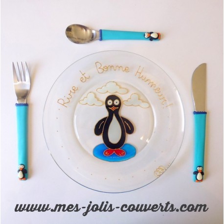 Composé de son assiette et de son set de petits couverts enfant pingouin!