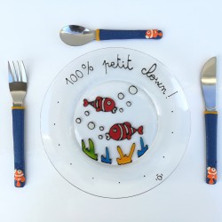 On craque pour ce petit ensemble de 3 couverts et son assiette petits poisson-clown